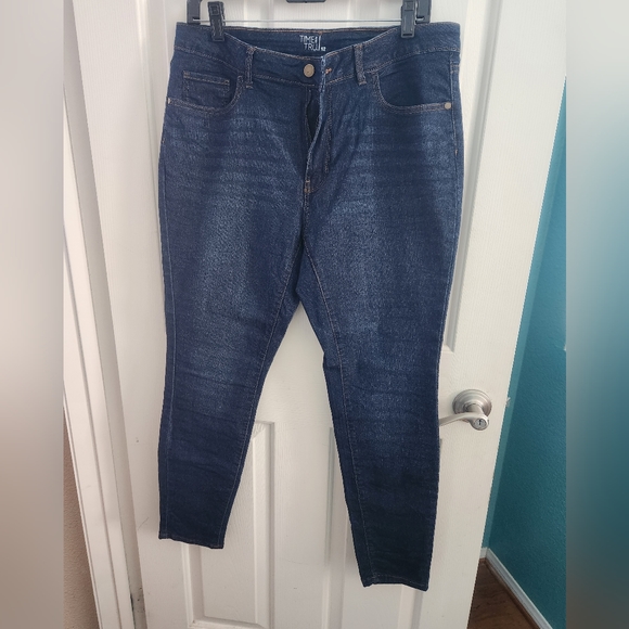 Skinny Jeans - Picture 1 of 3